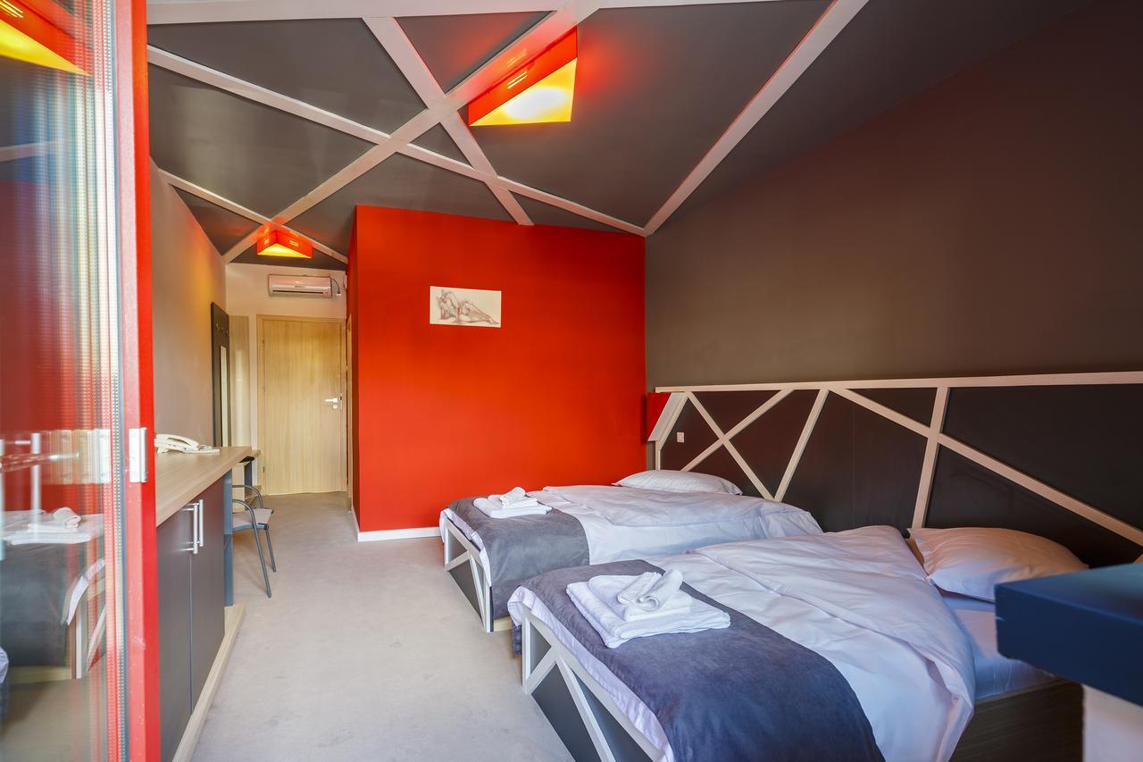 Net Hotel Πιτέστι Εξωτερικό φωτογραφία