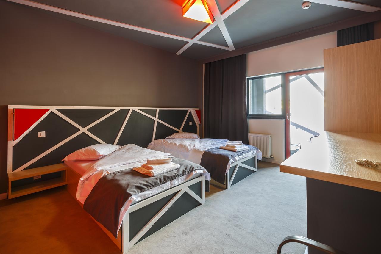 Net Hotel Πιτέστι Εξωτερικό φωτογραφία