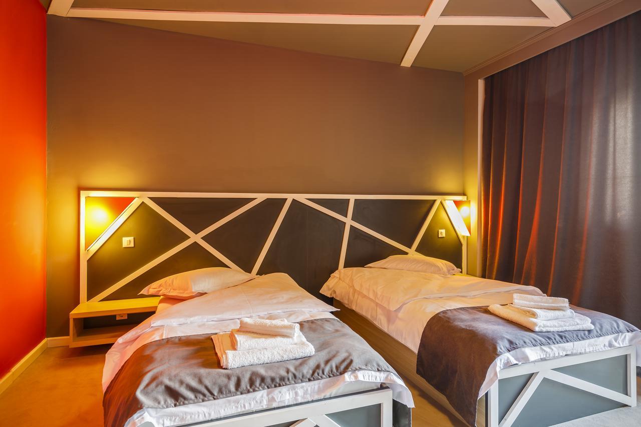 Net Hotel Πιτέστι Εξωτερικό φωτογραφία