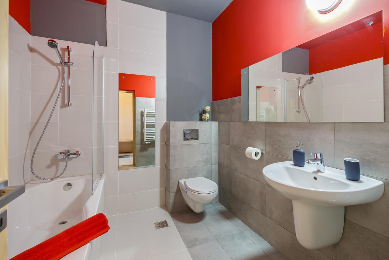 Net Hotel Πιτέστι Εξωτερικό φωτογραφία