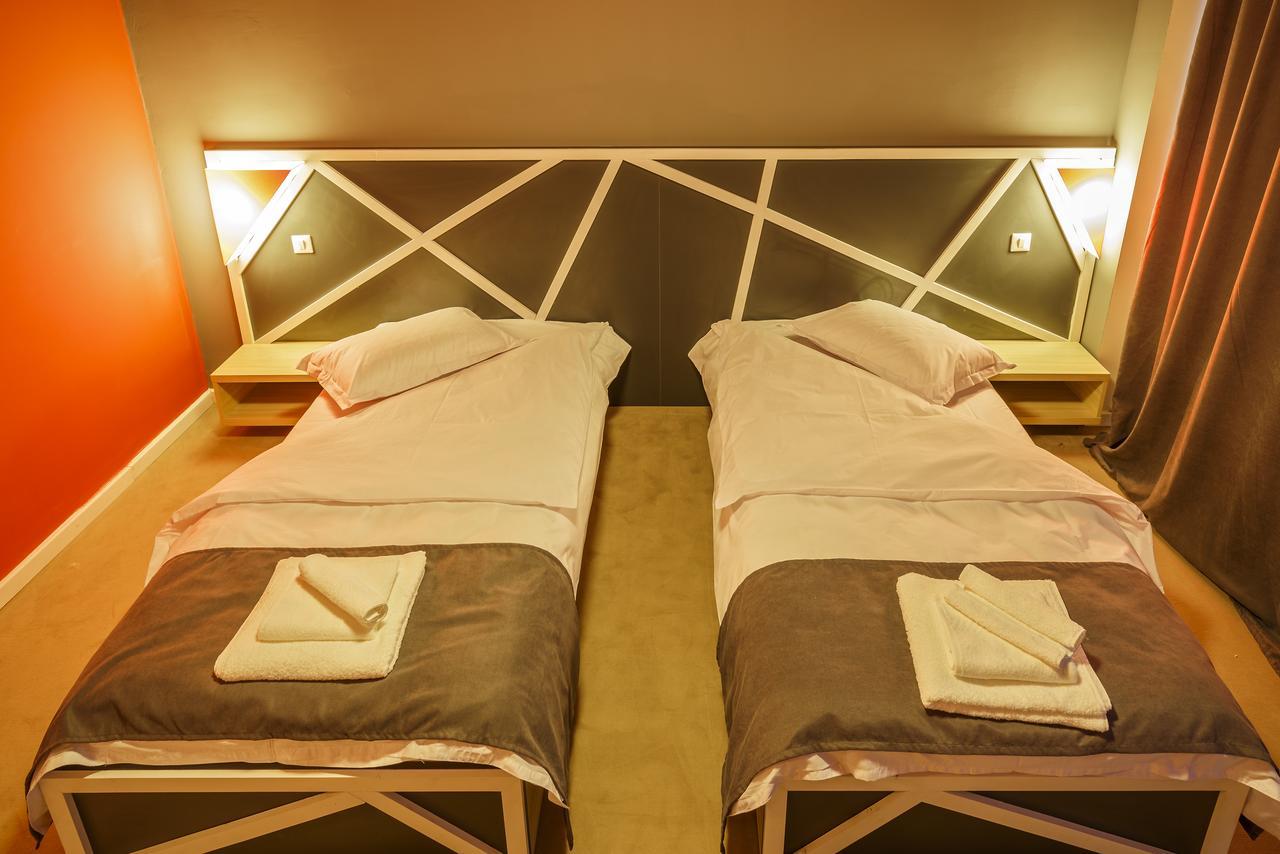 Net Hotel Πιτέστι Εξωτερικό φωτογραφία