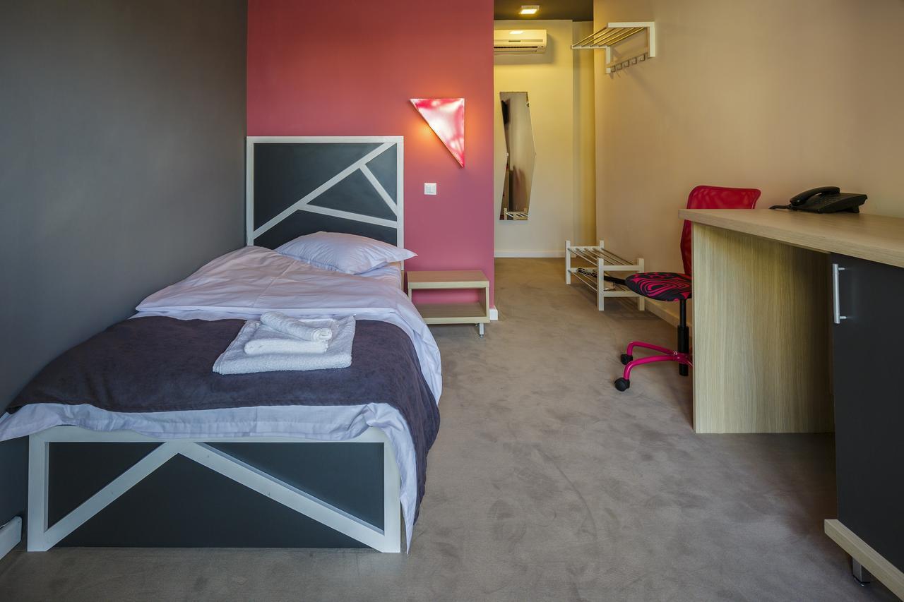 Net Hotel Πιτέστι Εξωτερικό φωτογραφία