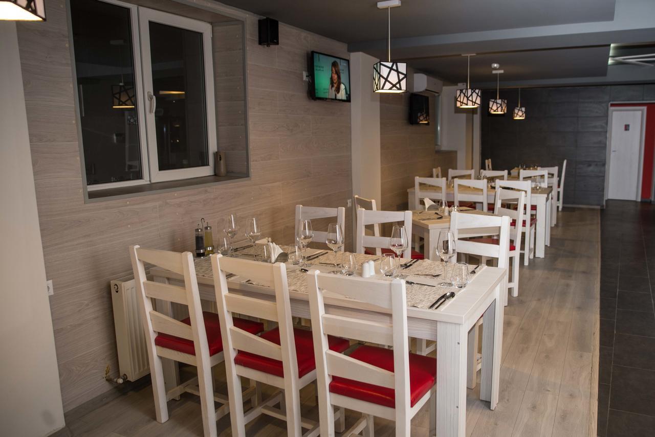 Net Hotel Πιτέστι Εξωτερικό φωτογραφία