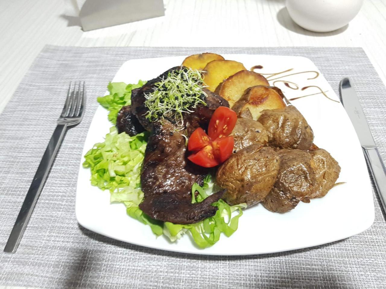 Net Hotel Πιτέστι Εξωτερικό φωτογραφία